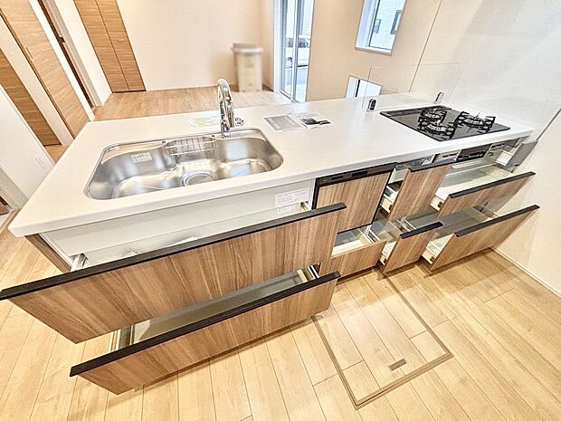 使いやすさを優先したスライド式収納タイプ！