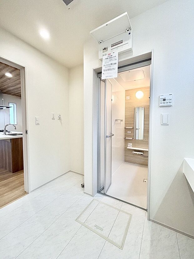 身支度もスムーズにおこなえる脱衣場      