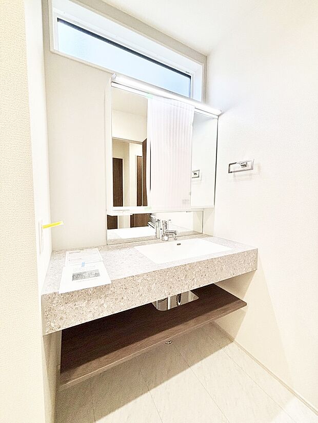 収納力と機能性に優れた洗面化粧台