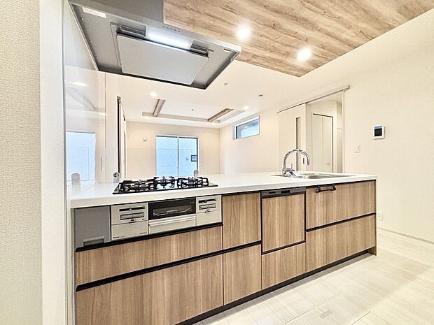 料理をしながらでもご家族との会話を楽しめる対面キッチン