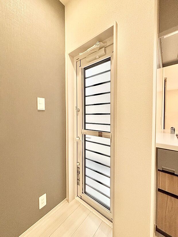 換気＆採光にもうれしい勝手口