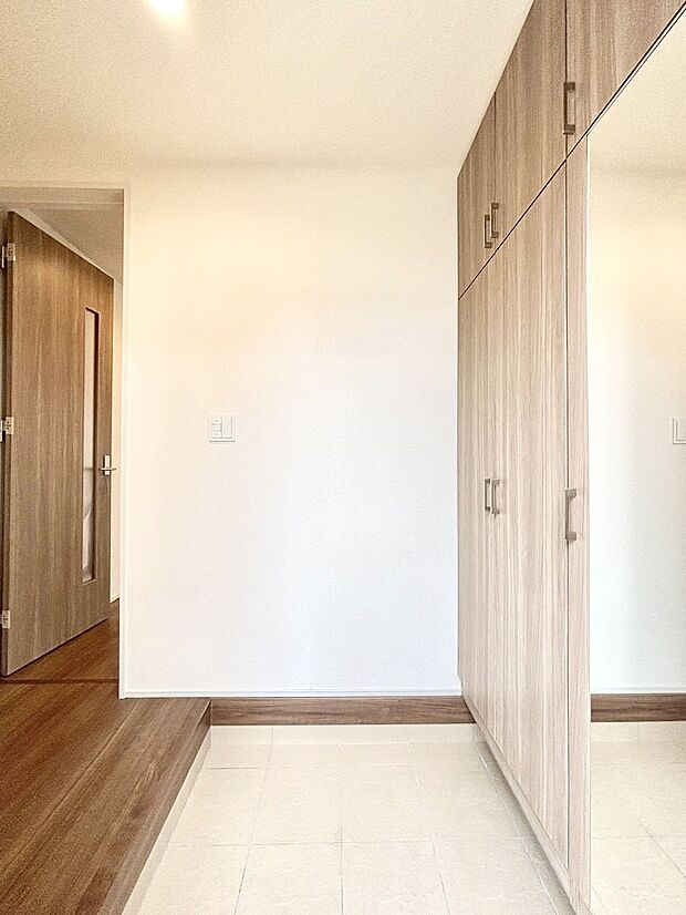 家族の帰宅やお客様をあたたかく迎える玄関  