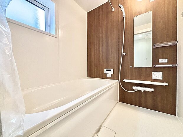 落ち着いた雰囲気でゆっくりお寛ぎいただけるバスルーム