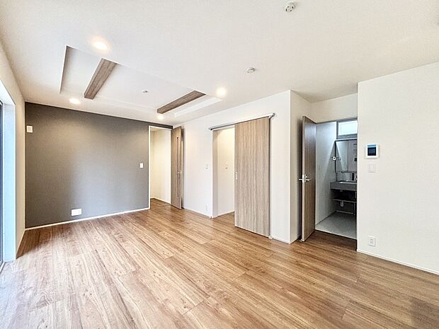 家族の笑顔が自然と生まれてくる、そんな雰囲気のダイニングに仕上がっています。