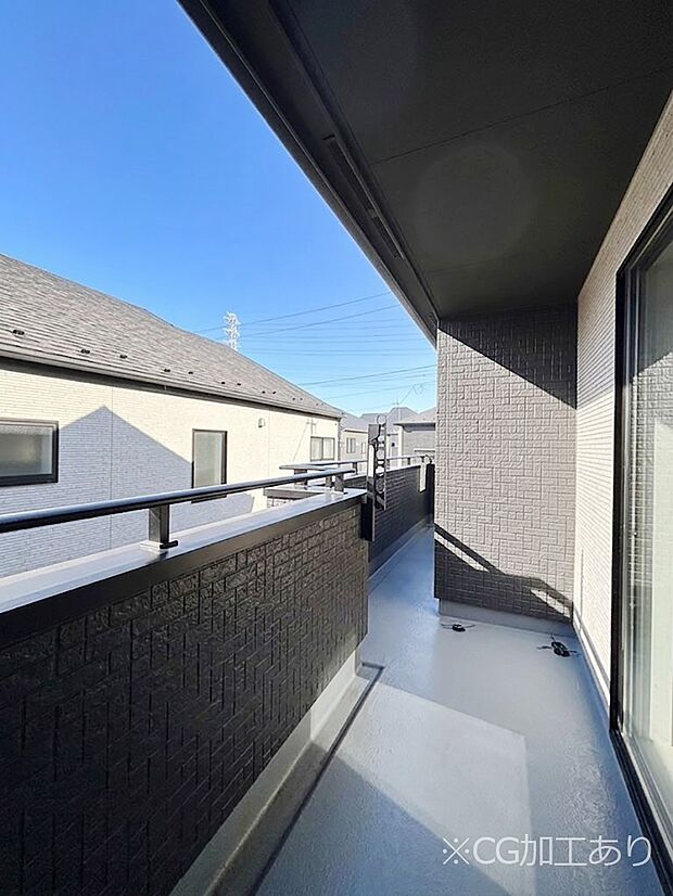 暖かな陽光が降り注ぐバルコニー。爽やかな風も心地よいです。 