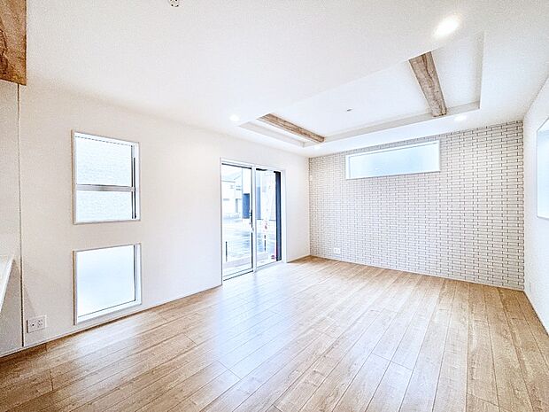 日当たりの良いリビング。お気に入りのグリーンを飾れば更に心地よさがアップ！