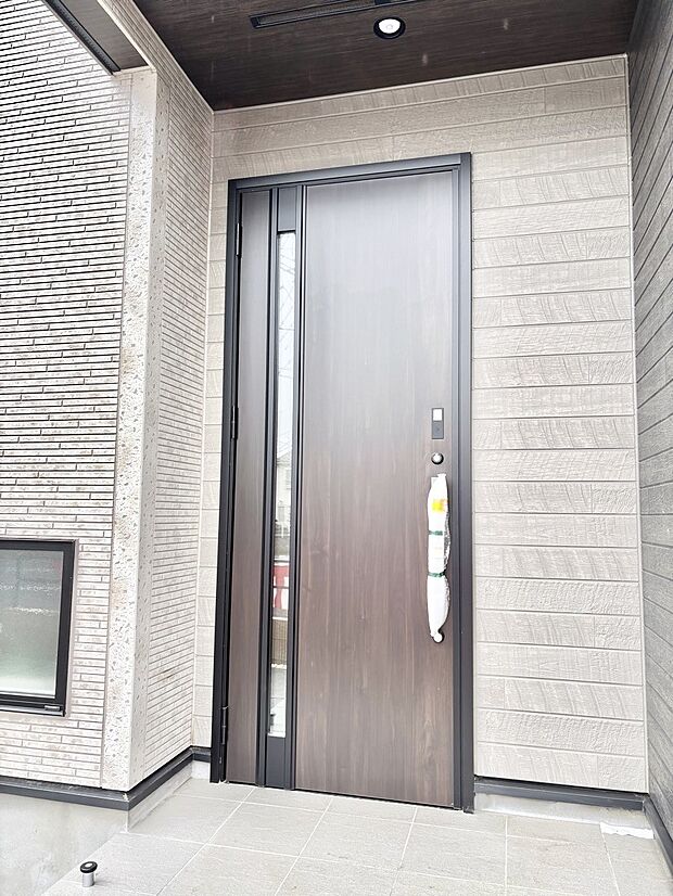大切な家族、来客を出迎える玄関。
