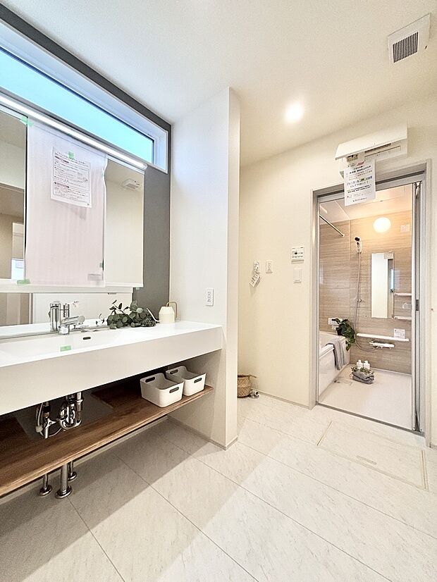 清潔感のある快適空間です。毎日の身支度も気持ち良くお使い頂けます。 