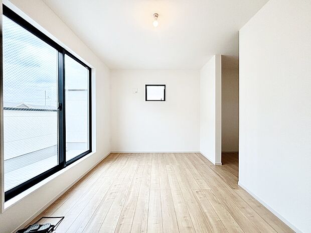 ウォークインクローゼットがあるお部屋。季節ごとの入れ替えも不要で便利です!