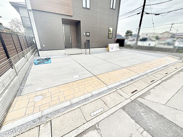 目の前が駐車場だと雨の日も大量にお買い物をした時も便利ですね