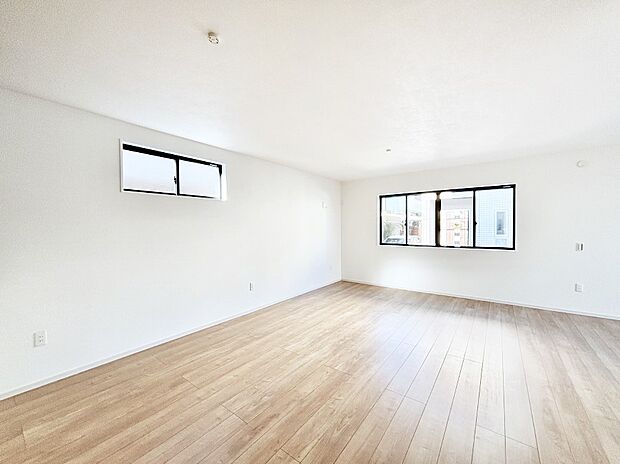 日当たりの良いリビング。お気に入りのグリーンを飾れば更に心地よさがアップ!