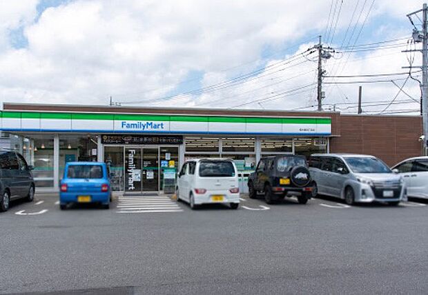 コンビニ 400m ファミリーマート 西大泉四丁目店