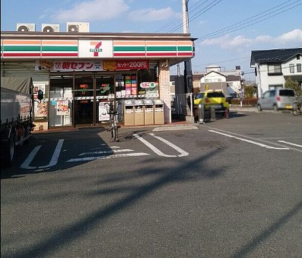 コンビニ 700m セブン-イレブン 八潮木曽根店