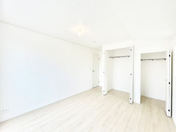 使いやすい形でベットや家具の置き方にも困ることもありません。