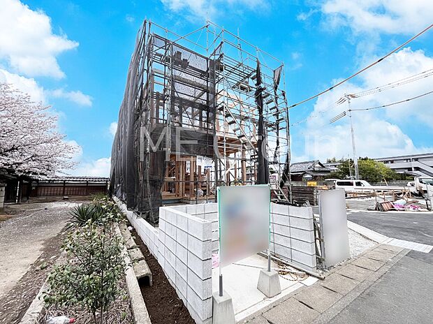 溢れる陽光でご家族の笑顔も輝く