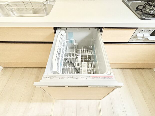 面倒なお片づけは食洗機にお任せ！家事の負担が減って、時間にも気持ちにもゆとりができます。