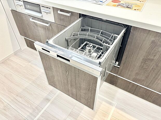 面倒なお片づけは食洗機にお任せ！家事の負担が減って、時間にも気持ちにもゆとりができます。