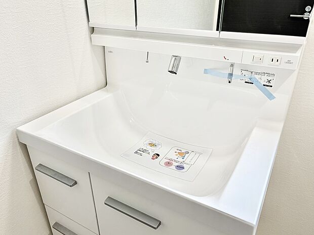 ハンドシャワー付き！使いやすい洗面台。