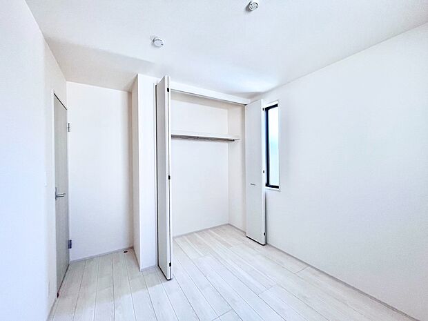 子供部屋にもおすすめな収納スペースたっぷりの居室