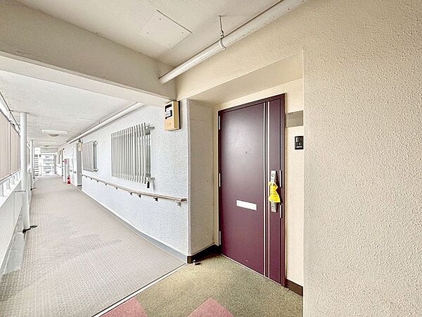 シンプルで落ち着いた雰囲気の玄関周り