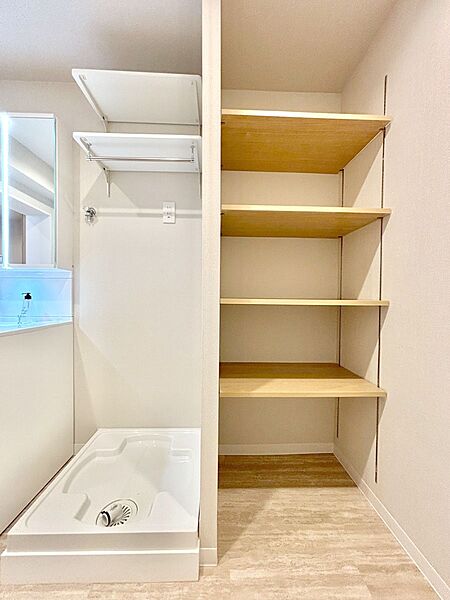便利なリネン庫で、スッキリした使いやすい洗面室に