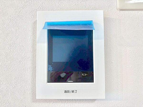 訪問者が一目でわかる安心のＴＶモニター付きインターホン。