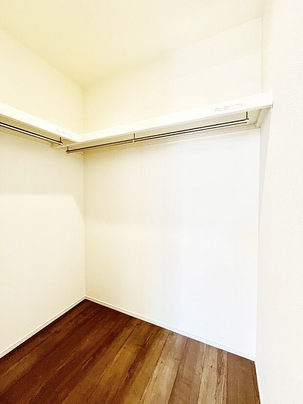 ウォークインクローゼットの活用で生活空間スッキリ