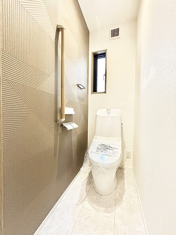 明るく清潔感のあるトイレです。 