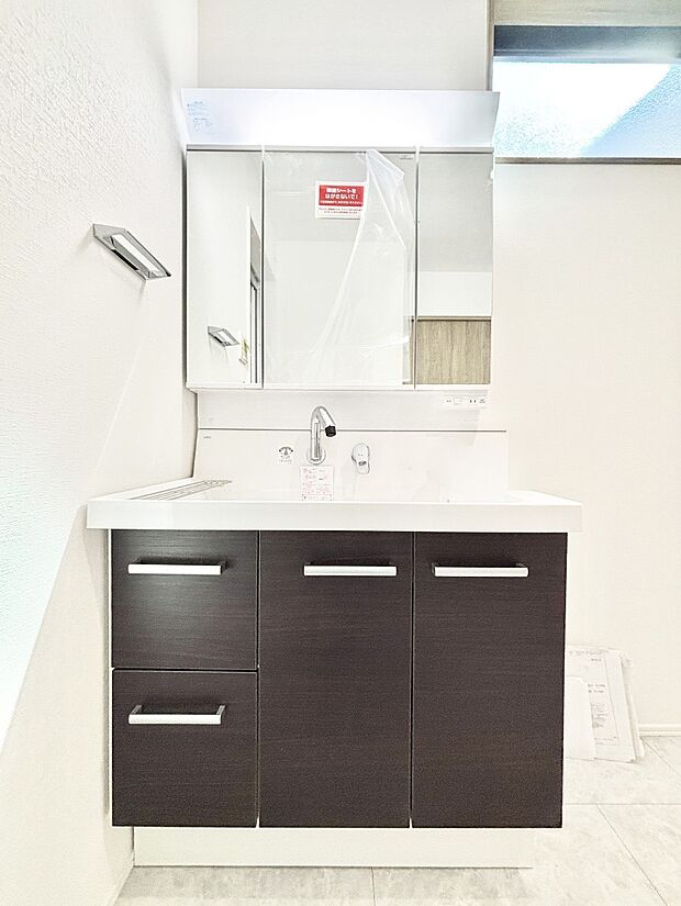 収納力と機能性に優れた洗面化粧台