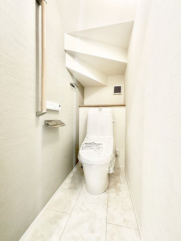 明るく清潔感のあるトイレです。