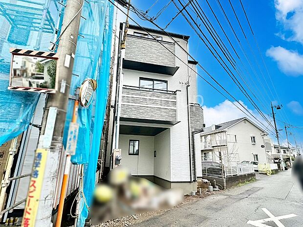 たっぷりの陽光と心地よい風が舞い込む住まい 　