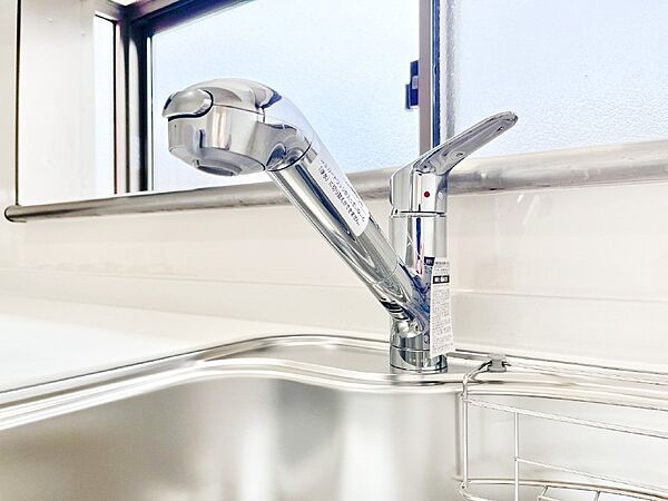 いつでも清潔なおいしいお水を。一つの水栓で水道水と浄水を使い分け。