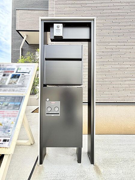 シンプルデザインのポスト。
