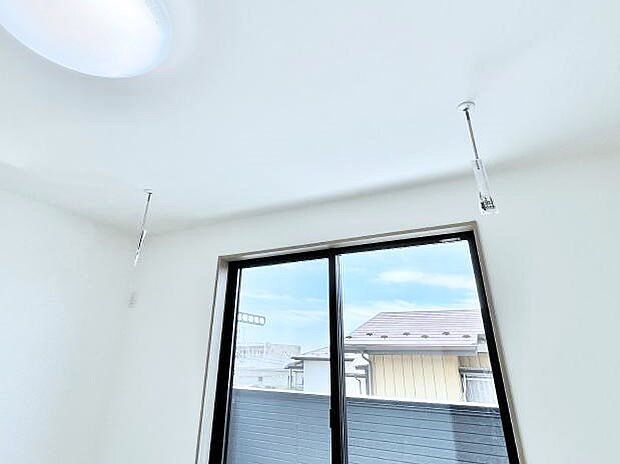 室内物干しポール。梅雨や花粉の時期に大活躍します。  