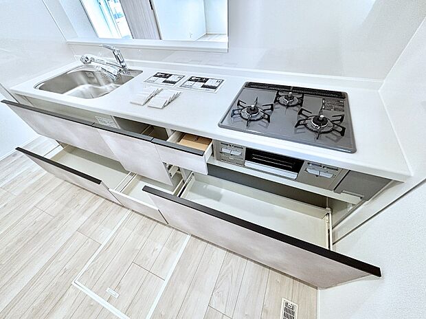 使いやすさを優先したスライド式収納タイプ!