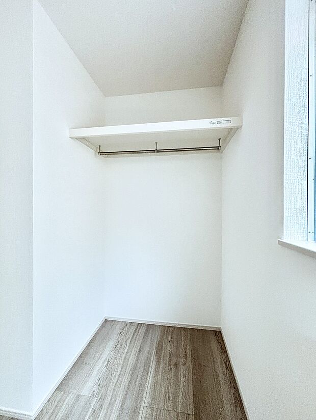 湿気がこもりにくく、衣類を取り出しやすいオープンクローゼット。
