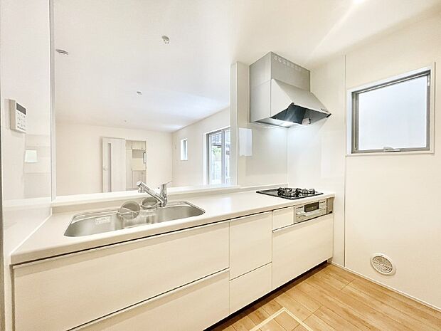 料理をしながらでもご家族との会話を楽しめる対面キッチン