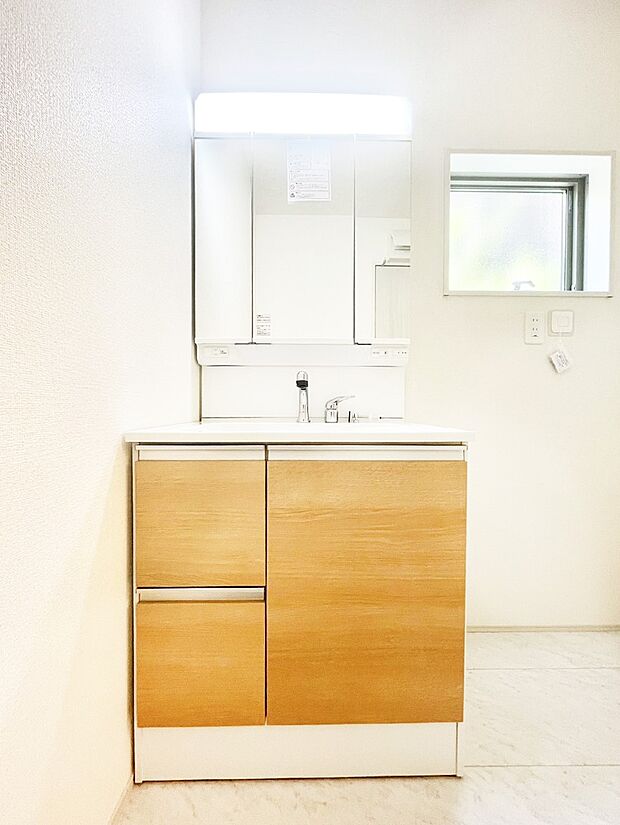 収納力と機能性に優れた洗面化粧台