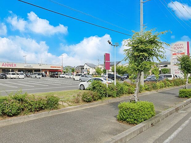 スーパー 2400m イオンタウン吉川美南(アネックス））