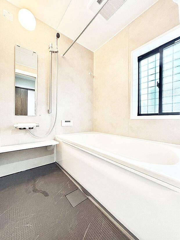 落ち着いた雰囲気でゆっくりお寛ぎいただけるバスルーム