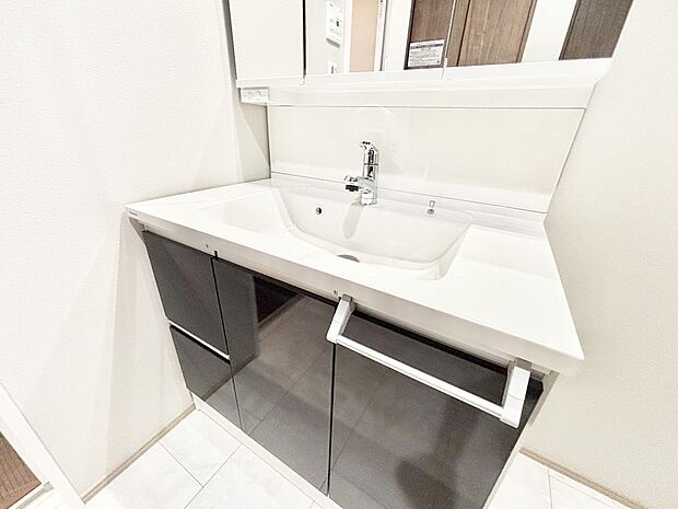 ハンドシャワー付き！使いやすい洗面台。