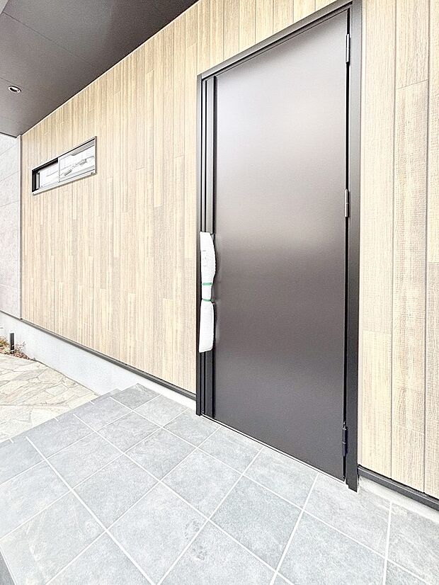 大切な家族、来客を出迎える玄関。