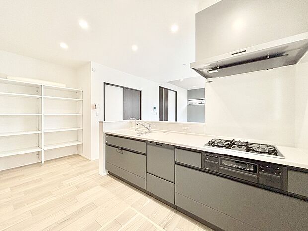 ゆとりあるキッチンではご家族と楽しくお料理ができます。