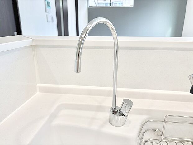 いつでも清潔なおいしいお水を。一つの水栓で水道水と浄水を使い分け。