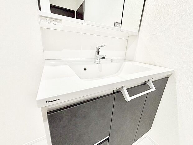 ハンドシャワー付き！使いやすい洗面台。