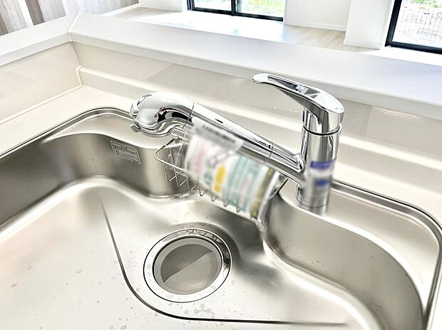 いつでも清潔なおいしいお水を。一つの水栓で水道水と浄水を使い分け。