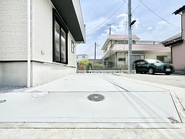 目の前が駐車場だと雨の日も大量にお買い物をした時も便利ですね