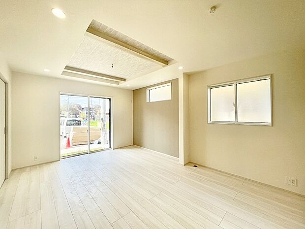 日当たりのいいリビングでゆったりとしたティータイムを！ お気に入りのグリーンを飾れば更に心地よさがアップ！