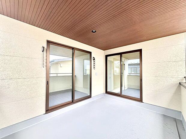 ゆったりバルコニーだから沢山お洗濯ものを干せます。