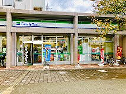 ショッピングセンター 700m ファミリーマート 朝霞駅東口店